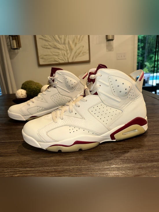 Air Jordan Retro 6 Maroon main image 9